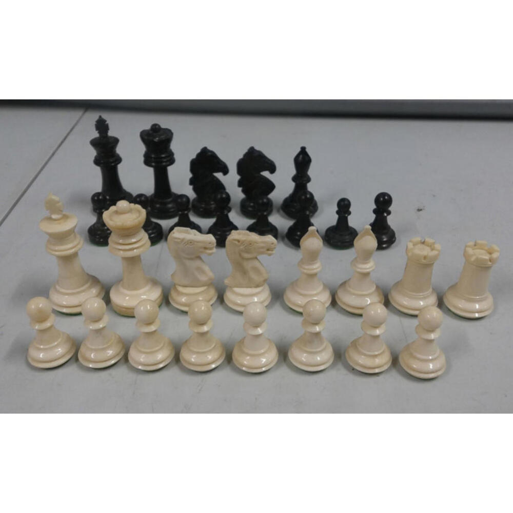 Vintage Plastic Chess Pieces Set – 29 Pieces Incomplete – King 2.25"